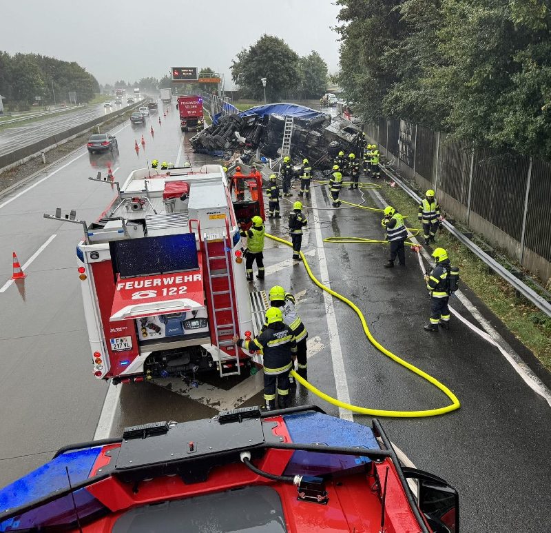 Schwerer LKW-Unfall auf der A2 Südautobahn bei Wernberg (Bild 3)